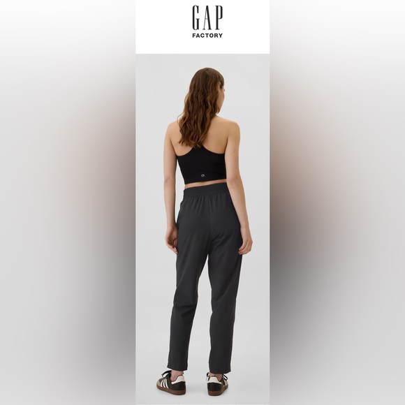 GapFit Tapered Runaround Pants- Like NEW - Picture 3 of 8